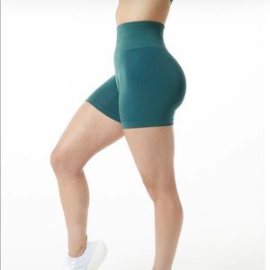 Alphabete 4.5” shorts